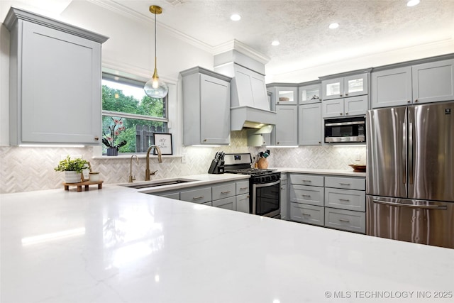21304 S 4200th Rd, Claremore, OK 74019 - kitchen featuring stainless steel appliances, a sink, gray cabinetry, crown molding, and a textured ceiling