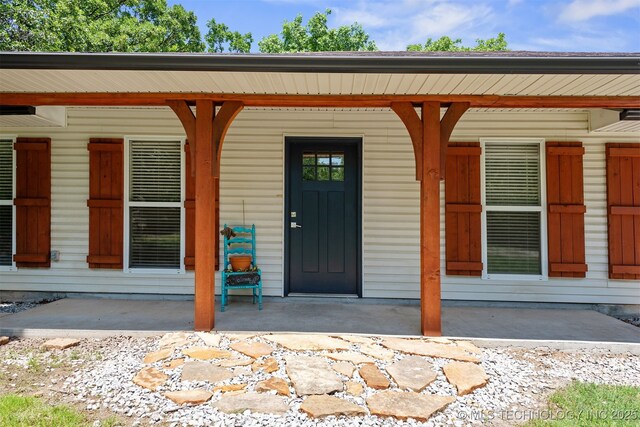 6345 W 53rd St, Tulsa, OK 74126 - doorway to property featuring a porch