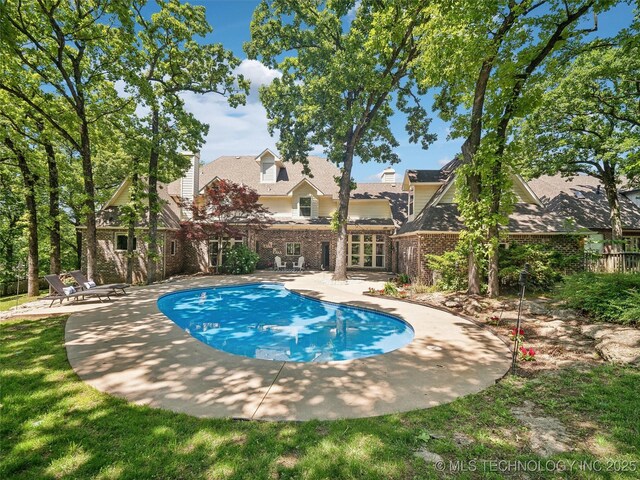 506 E 120th Pl S, Jenks, OK 74037 - swimming pool featuring a patio area and fence