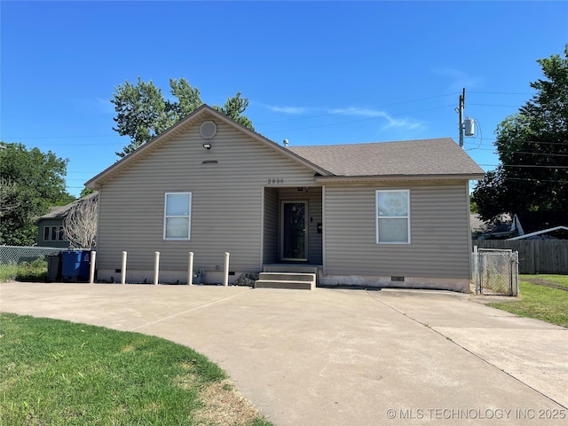 2836 E Admiral Blvd, Tulsa, OK 74110 - view of front of property with fence and crawl space
