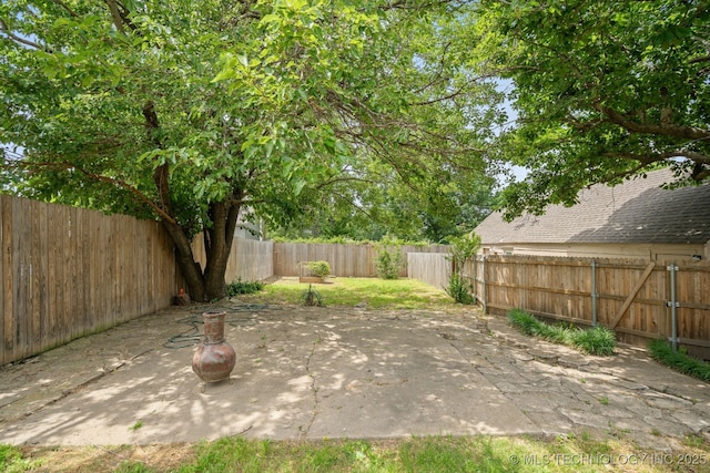 1648 S Columbia Pl, Tulsa, OK 74104 - fenced backyard featuring a patio