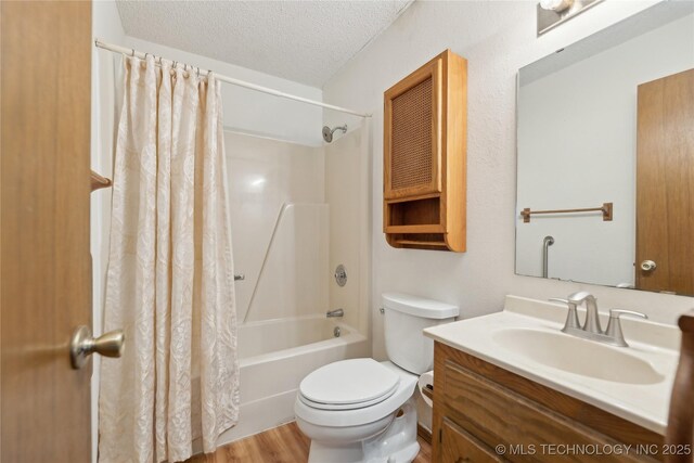 20600 Slick Rd, Kellyville, OK 74039 - full bathroom featuring toilet, a textured ceiling, vanity, shower / bath combo, and wood finished floors