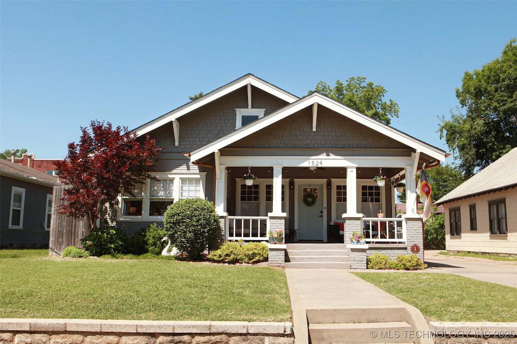1524 S St Louis Ave, Tulsa, OK 74120 - craftsman house with covered porch and a front yard