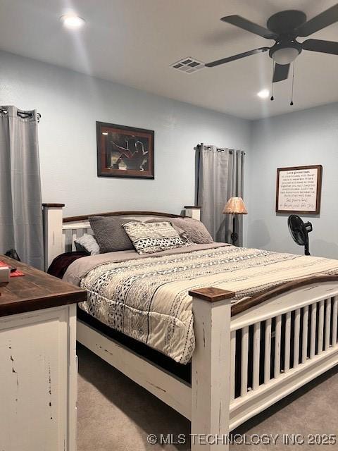 bedroom featuring carpet floors and a ceiling fan