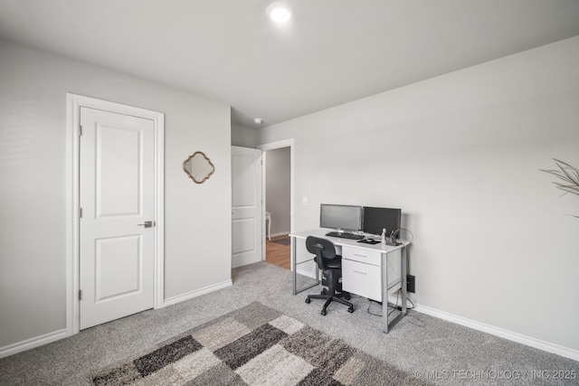 office area with carpet floors and baseboards