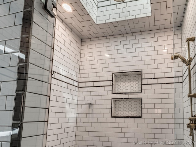1618 S Rockford Ave, Tulsa, OK 74120 - full bath featuring a tile shower