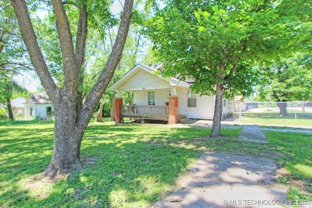 view of front of property featuring covered porch