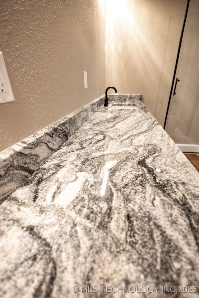 100 E Broadway, Sulphur, OK 73086 - detailed view of a sink and a textured wall