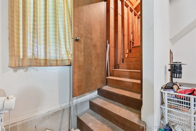 2956 E 69th St, Tulsa, OK 74136 - view of stairs