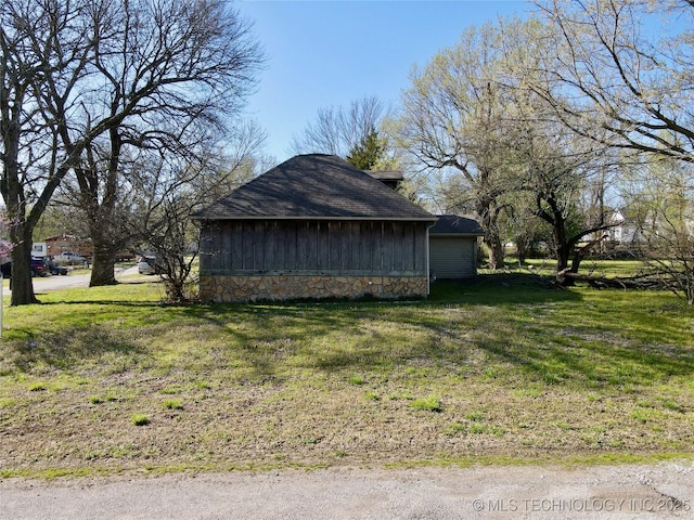 view of outbuilding