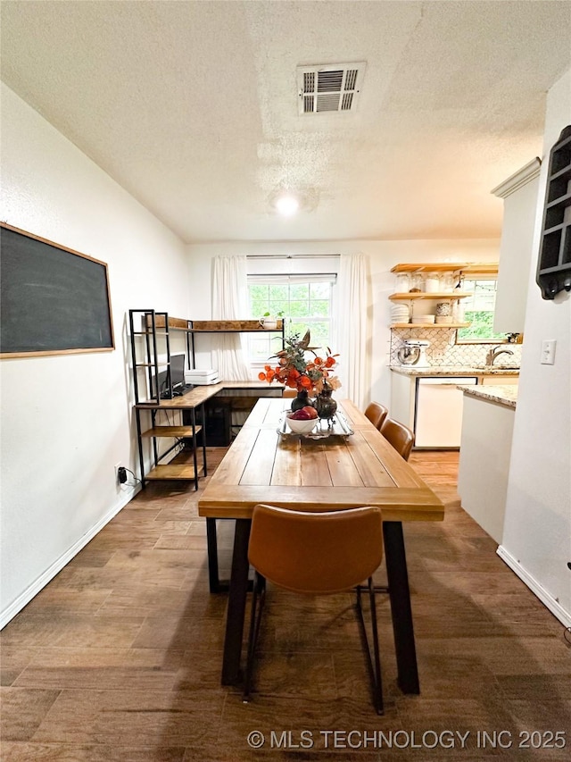 602 S Elm St, Muldrow, OK 74948 - dining room featuring a textured ceiling and baseboards