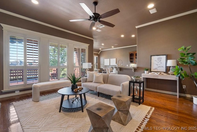 living room with crown molding, wood finished floors, ceiling fan, recessed lighting, and baseboards