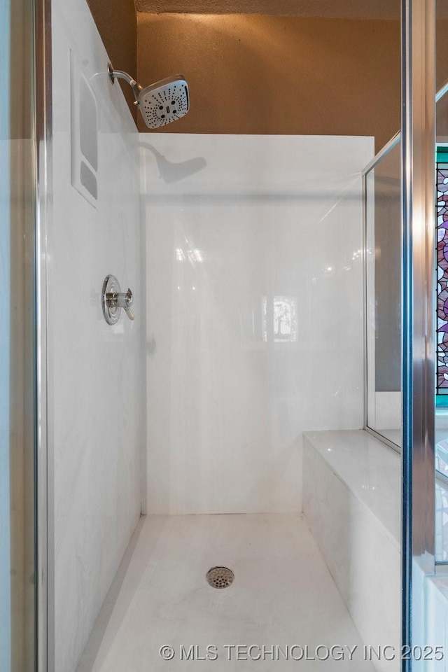 full bathroom featuring a shower