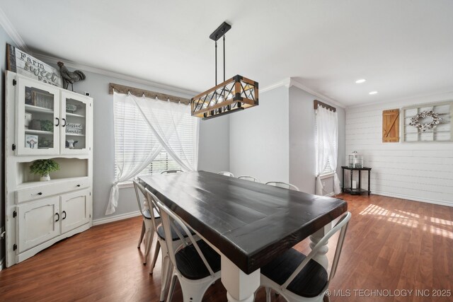 dining room featuring crown molding, dark wood finished floors, baseboards, and recessed lighting