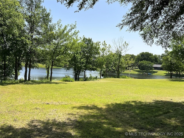 514 Lakeshore St, Durant, OK 74701 - view of grassy yard featuring a water view