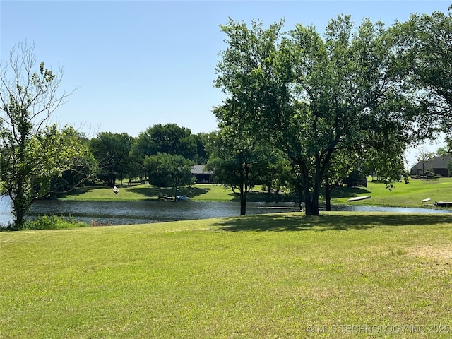 514 Lakeshore St, Durant, OK 74701 - view of property's community featuring a water view and a yard