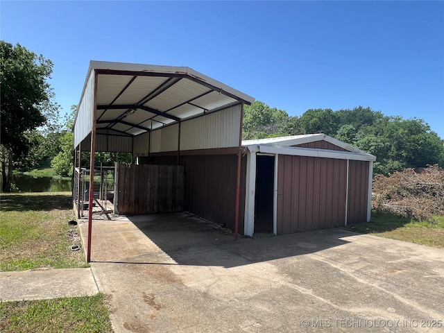 514 Lakeshore St, Durant, OK 74701 - view of outbuilding featuring a carport and concrete driveway