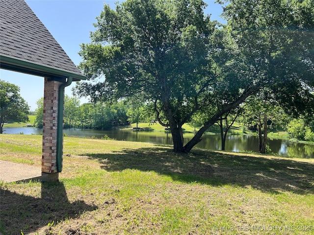514 Lakeshore St, Durant, OK 74701 - view of grassy yard featuring a water view
