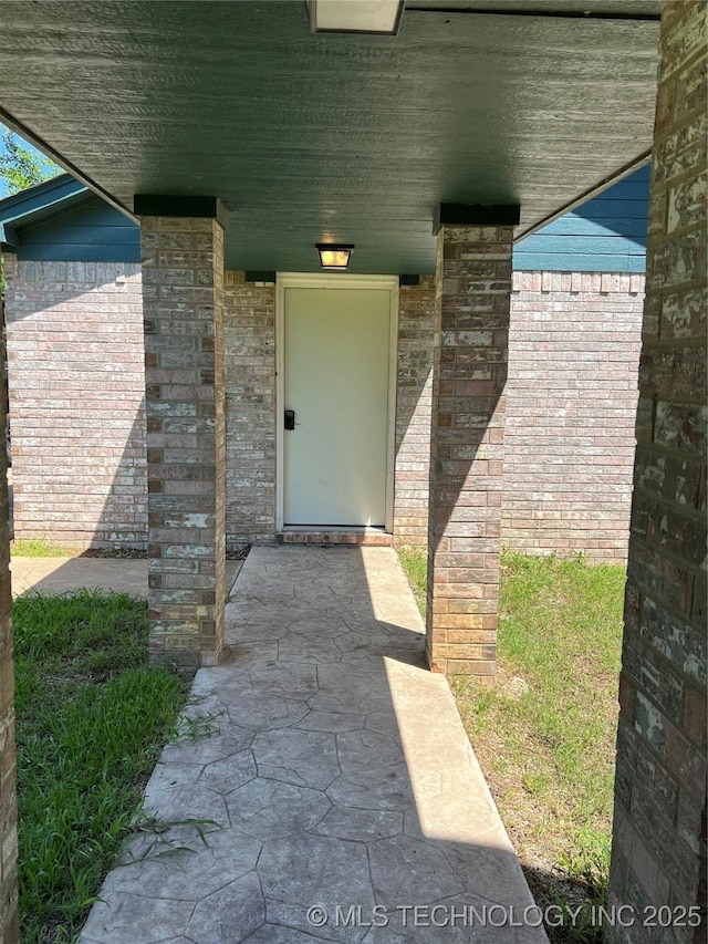 514 Lakeshore St, Durant, OK 74701 - entrance to property with brick siding