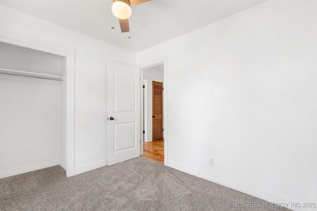 unfurnished bedroom featuring carpet flooring, baseboards, a closet, and a ceiling fan