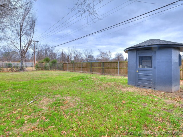 2528 E 57th St, Tulsa, OK 74105 - view of yard featuring a shed and an outdoor structure