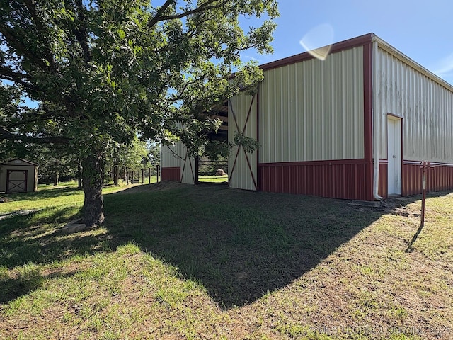 1216 N Oak Grove Rd, Drumright, OK 74030 - view of grassy yard featuring an outdoor structure and a shed