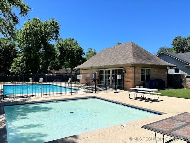 3606 E 70th Pl, Tulsa, OK 74136 - community pool with a patio area