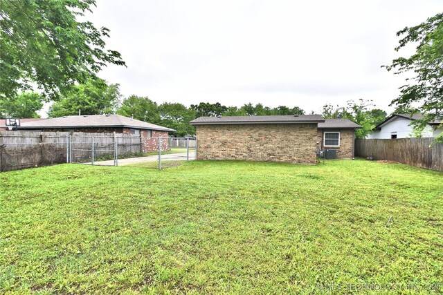 12518 E 25th St, Tulsa, OK 74129 - view of yard with cooling unit