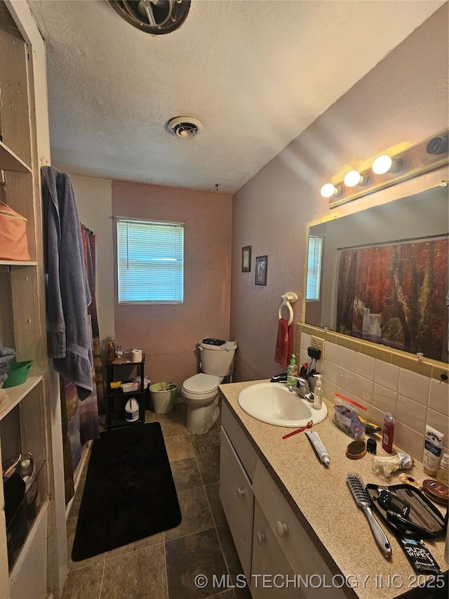 115 W Lisa Ln, Big Cabin, OK 74332 - bathroom featuring toilet, a textured ceiling, vanity, backsplash, and tile patterned floors