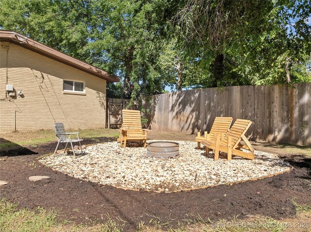 532 Hammers Rd, Ardmore, OK 73401 - fenced backyard with a fire pit
