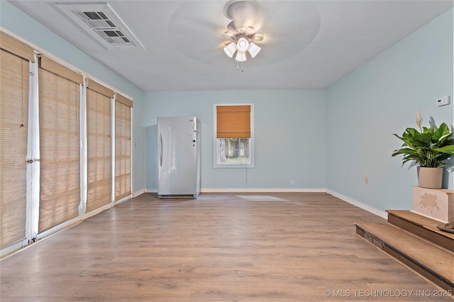 532 Hammers Rd, Ardmore, OK 73401 - unfurnished living room featuring ceiling fan, wood finished floors, and baseboards
