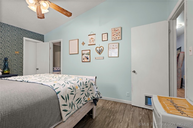 532 Hammers Rd, Ardmore, OK 73401 - bedroom featuring lofted ceiling, wood finished floors, and baseboards