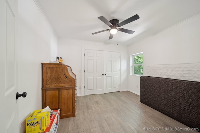239 Seneca Dr, Sand Springs, OK 74063 - bedroom featuring light wood-style floors, crown molding, ceiling fan, and baseboards