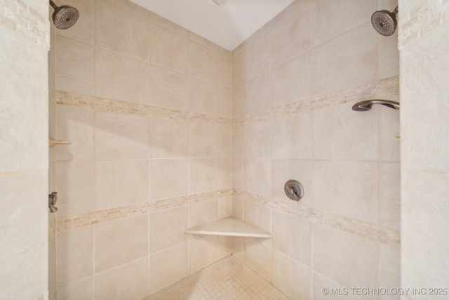 8008 S Juniper Ave, Broken Arrow, OK 74011 - full bath featuring a tile shower