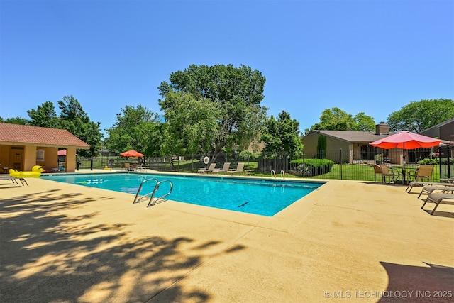 3805 E 64th Pl, Tulsa, OK 74136 - community pool with fence and a patio