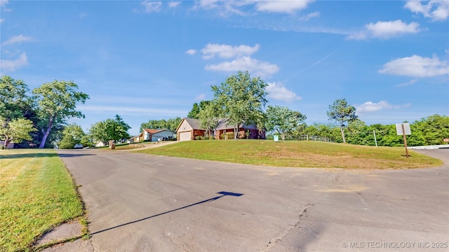 view of front of home featuring a garage and a front yard