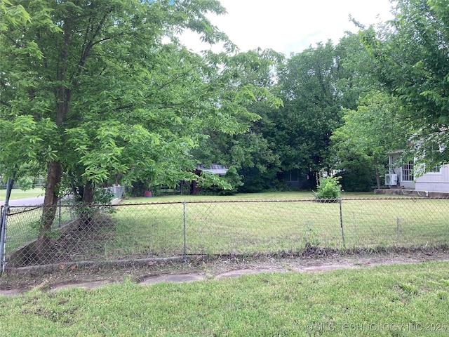 509 N Michigan Ave, Cushing, OK 74023 - view of yard