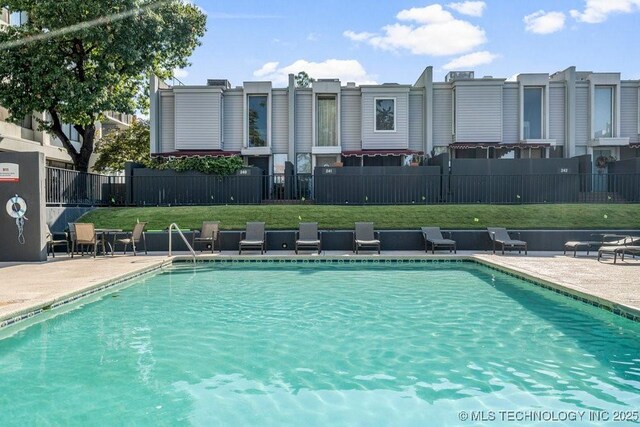 410 W 7th St Unit 1722, Tulsa, OK 74119 - community pool with a patio area