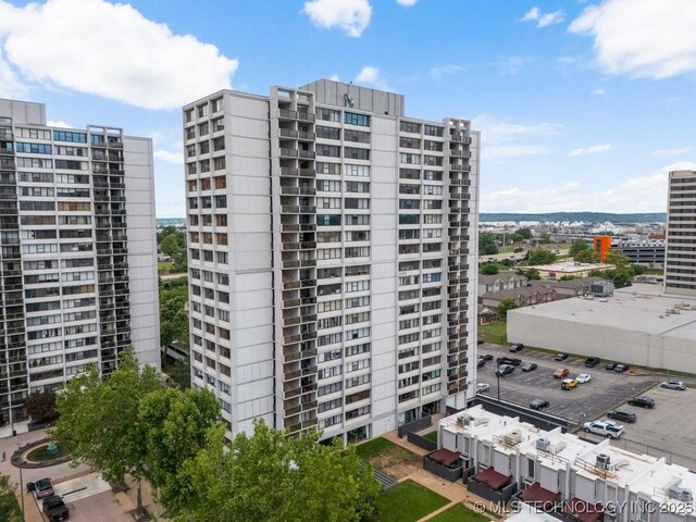 410 W 7th St Unit 1722, Tulsa, OK 74119 - view of apartment building / complex featuring a city view
