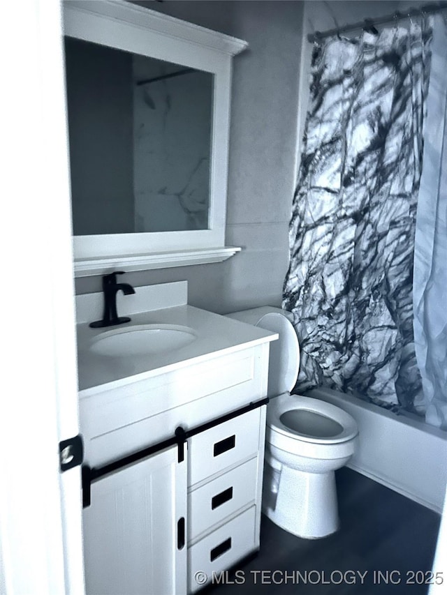 909 W Arkansas St, Durant, OK 74701 - full bathroom with vanity and toilet