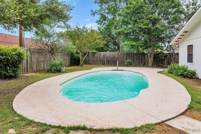 1919 NW 10th St, Ardmore, OK 73401 - view of swimming pool with a fenced backyard