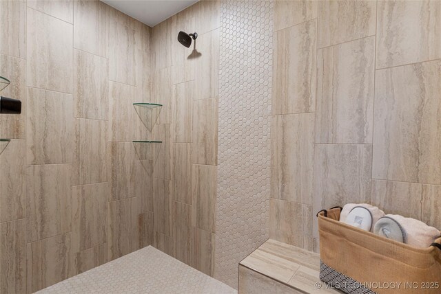 18258 S Clear Creek Ct, Claremore, OK 74017 - bathroom featuring a tile shower