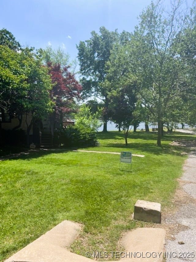 1417 Leisure Rd, Grove, OK 74344 - view of grassy yard