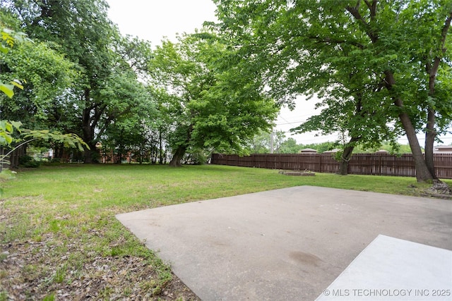 view of yard with a patio area