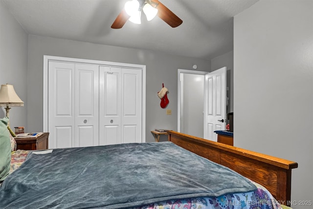 bedroom featuring a closet and ceiling fan