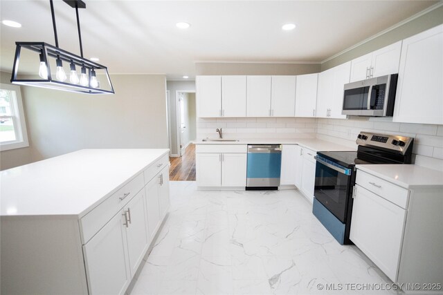 4024 E 25th St, Tulsa, OK 74114 - kitchen with stainless steel appliances, a sink, recessed lighting, tasteful backsplash, and white cabinets