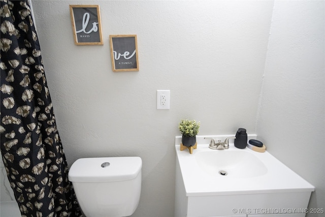 4024 E 25th St, Tulsa, OK 74114 - full bath featuring vanity, toilet, and curtained shower