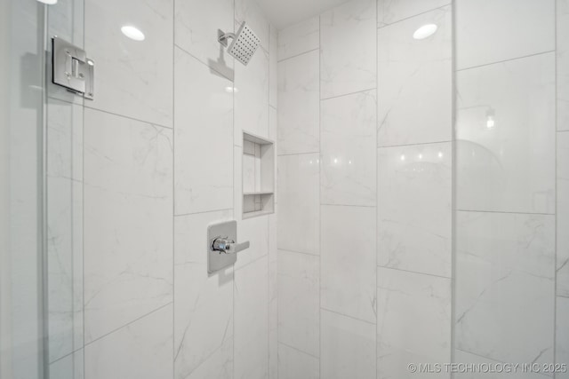 1305 N Dogwood Ave, Broken Arrow, OK 74012 - full bathroom with a tile shower