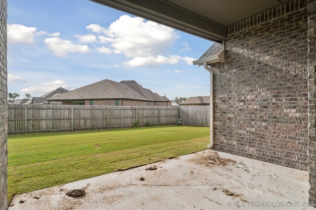 1305 N Dogwood Ave, Broken Arrow, OK 74012 - view of yard with a patio area