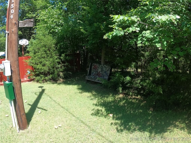 808 N Norfolk Rd, Yale, OK 74085 - view of yard
